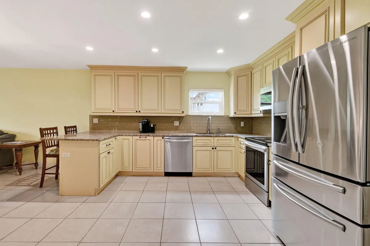  Unit 504 photo 7