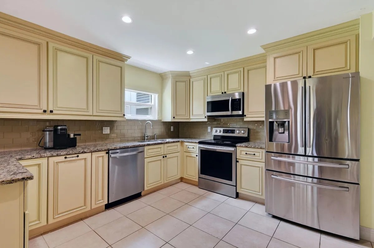  Unit 504 photo 10
