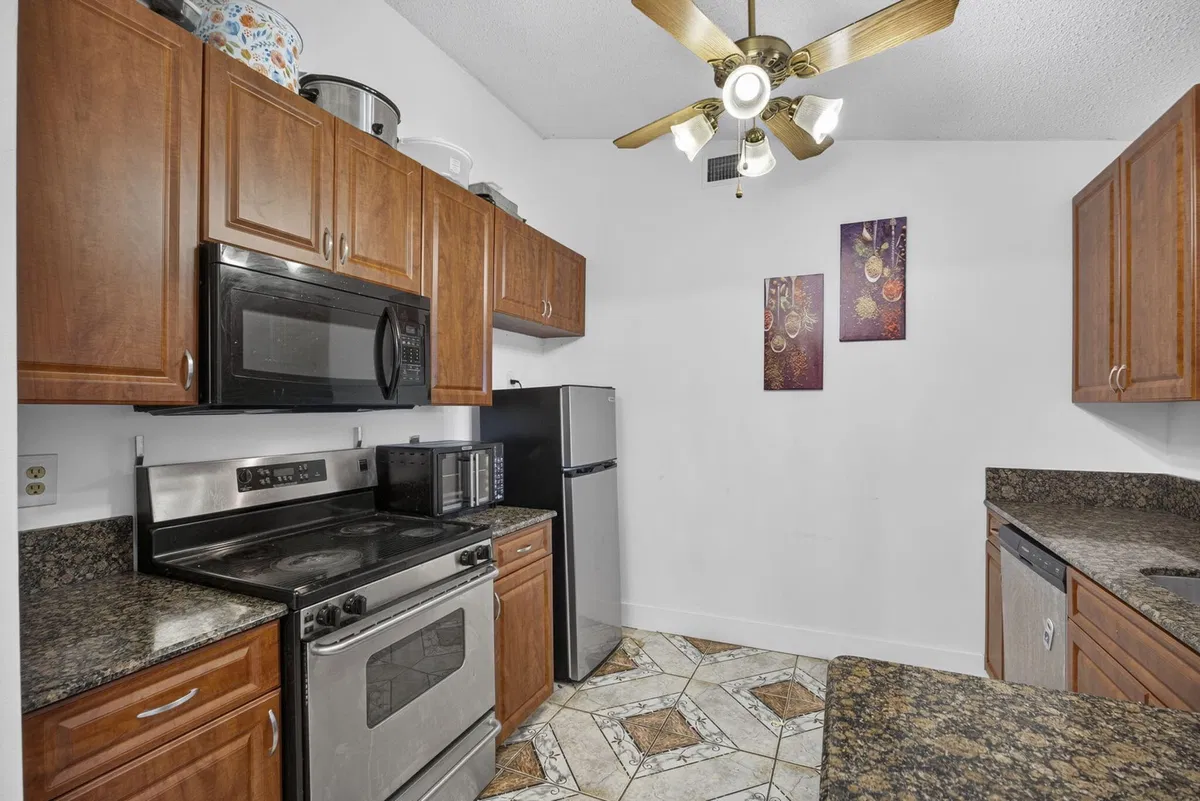 Residence photo 19