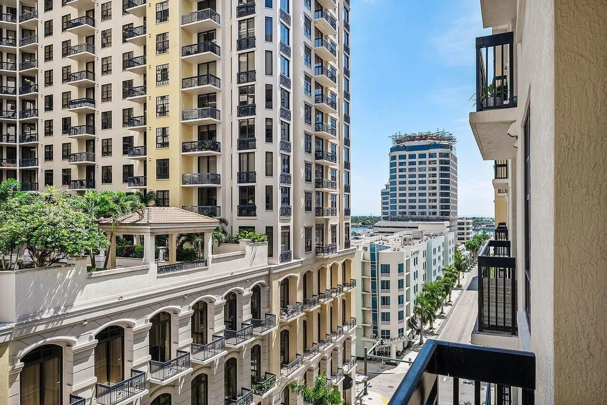 One City Plaza Unit 715 photo 25