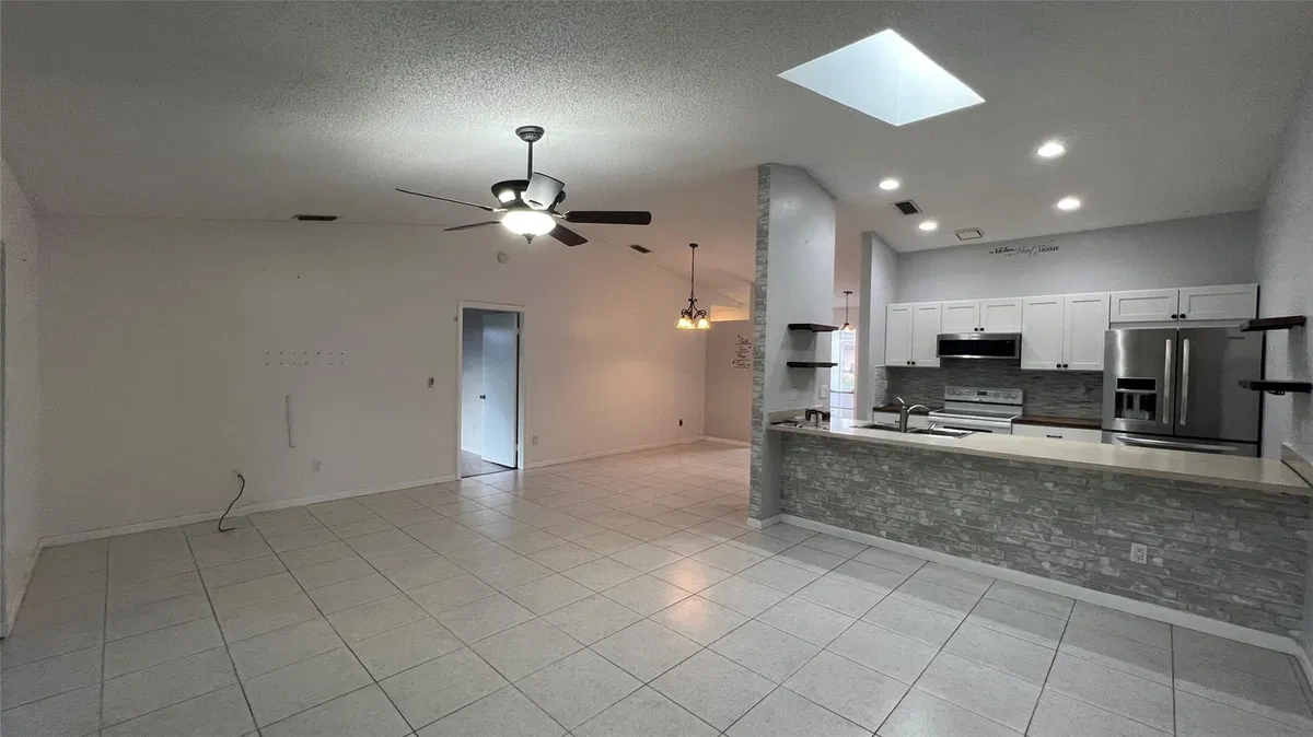 Unit 14 photo 7