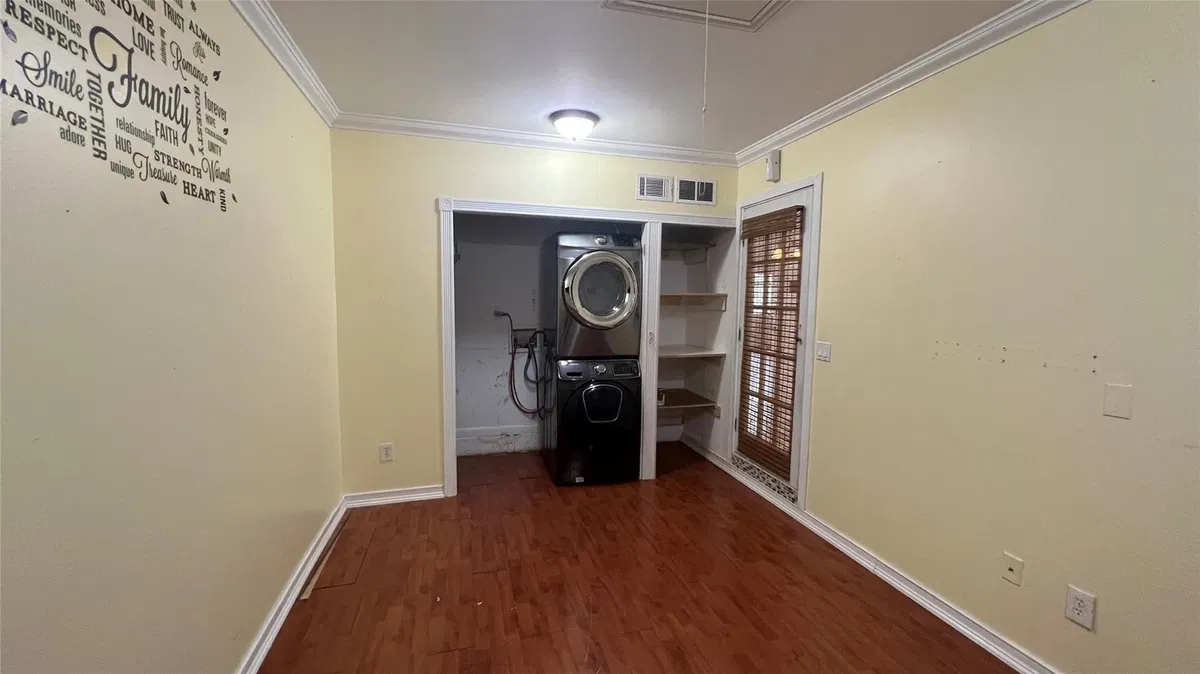 Unit 14 photo 25