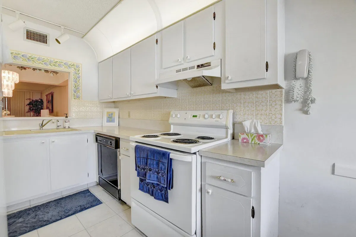 Unit 306 photo 25
