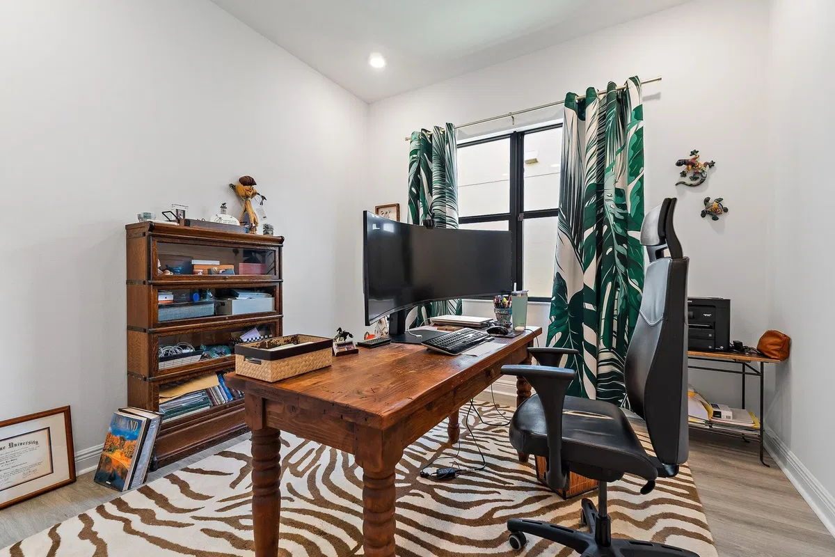 Residence photo 4