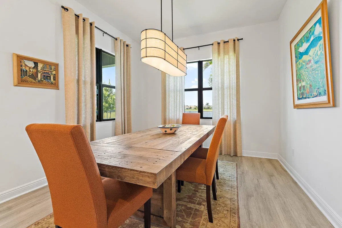 Residence photo 16