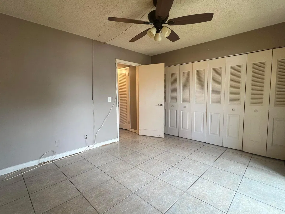 Unit 258 photo 4