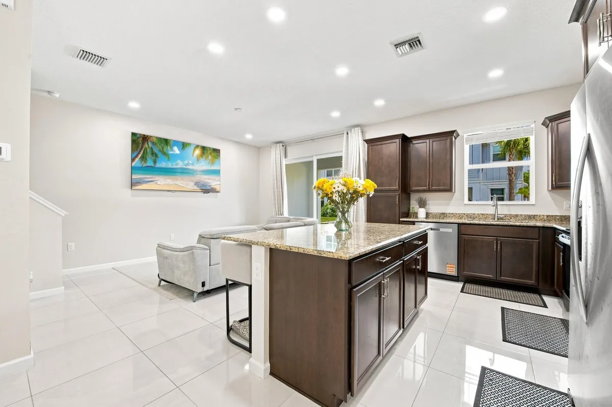 Residence photo 4