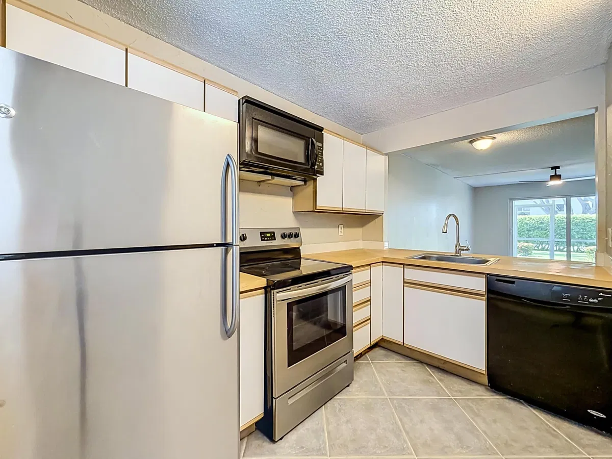 Unit 1130 photo 43