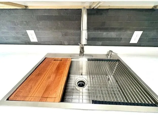 Unit 226 photo 4