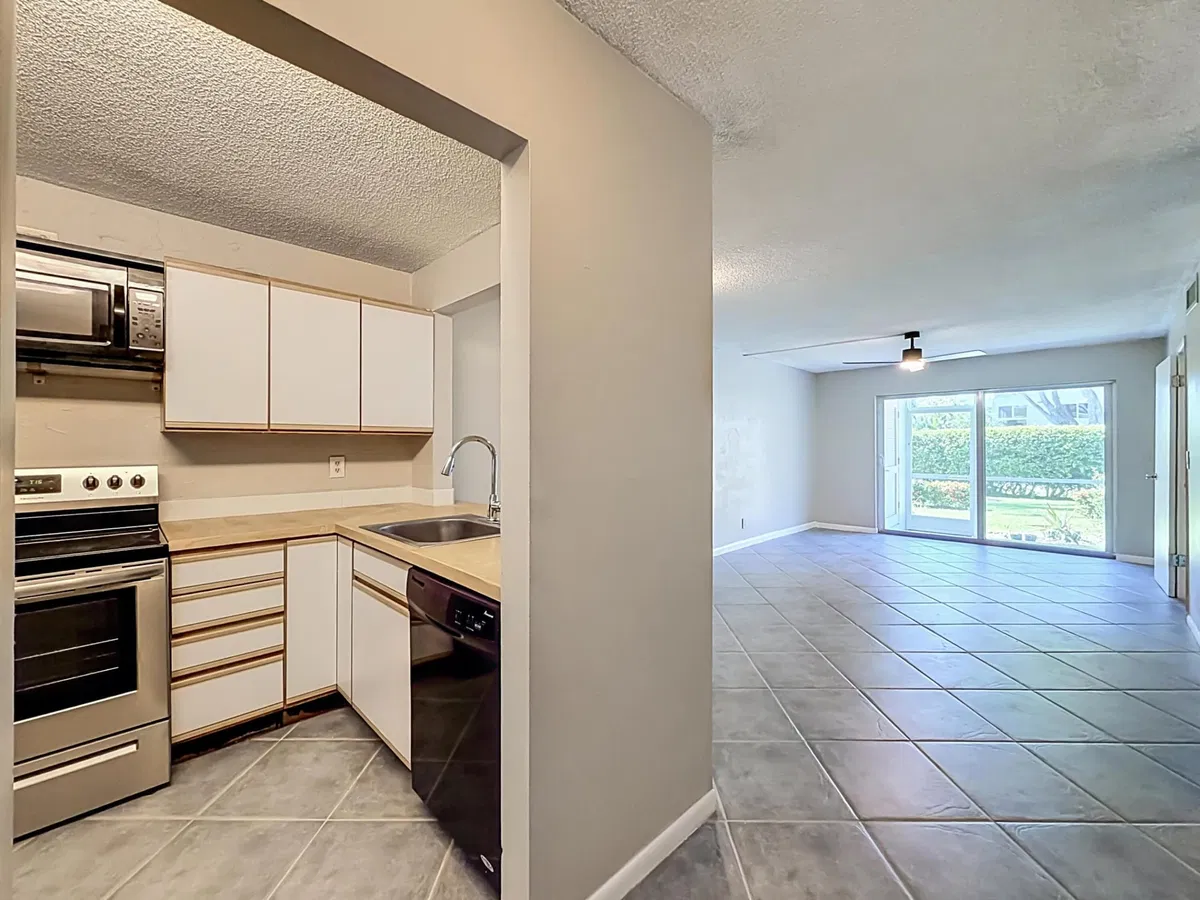 Unit 1130 photo 4
