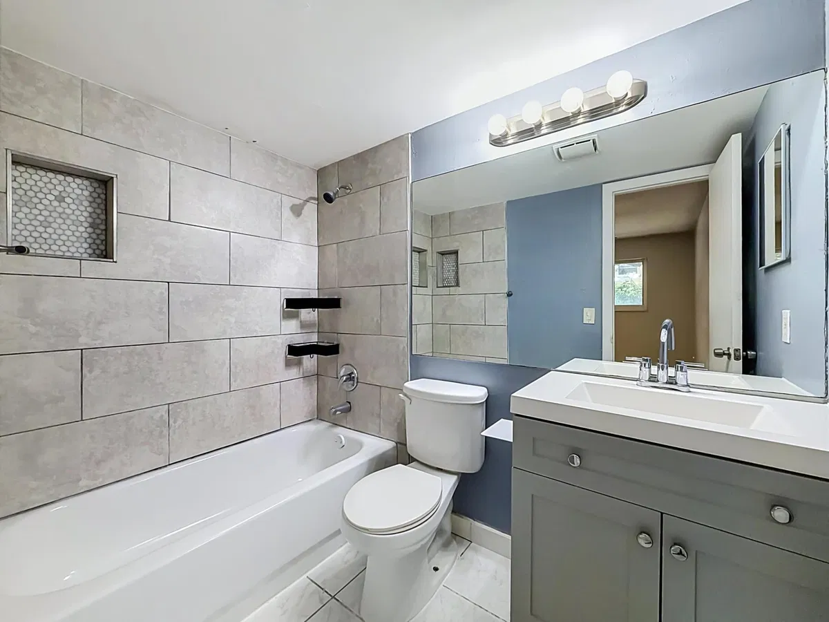 Unit 1130 photo 10