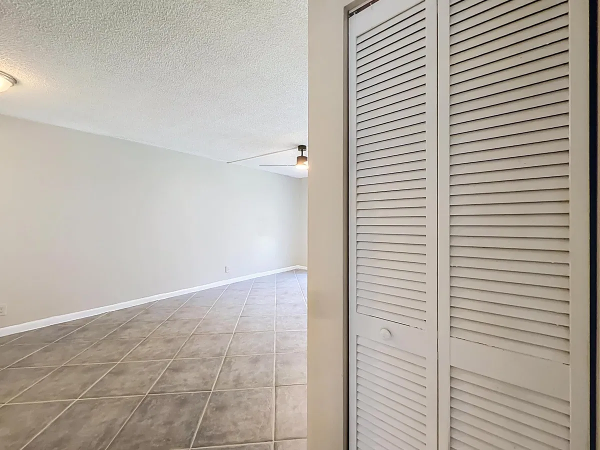 Unit 1130 photo 13