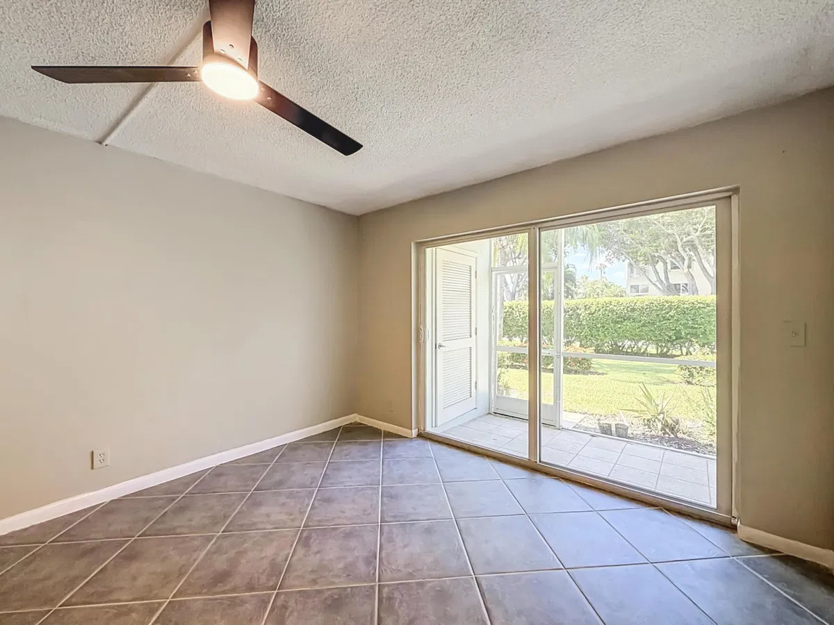 Unit 1130 photo 16