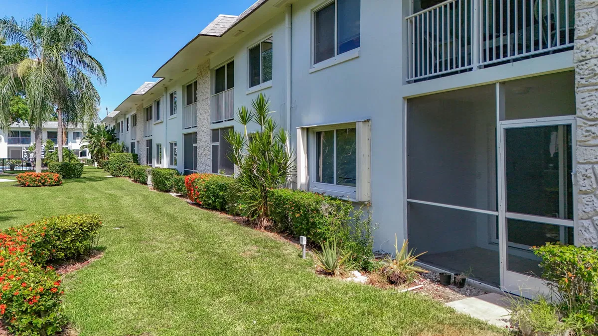Unit 1130 photo 22