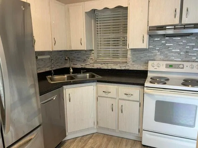 Unit F photo 7