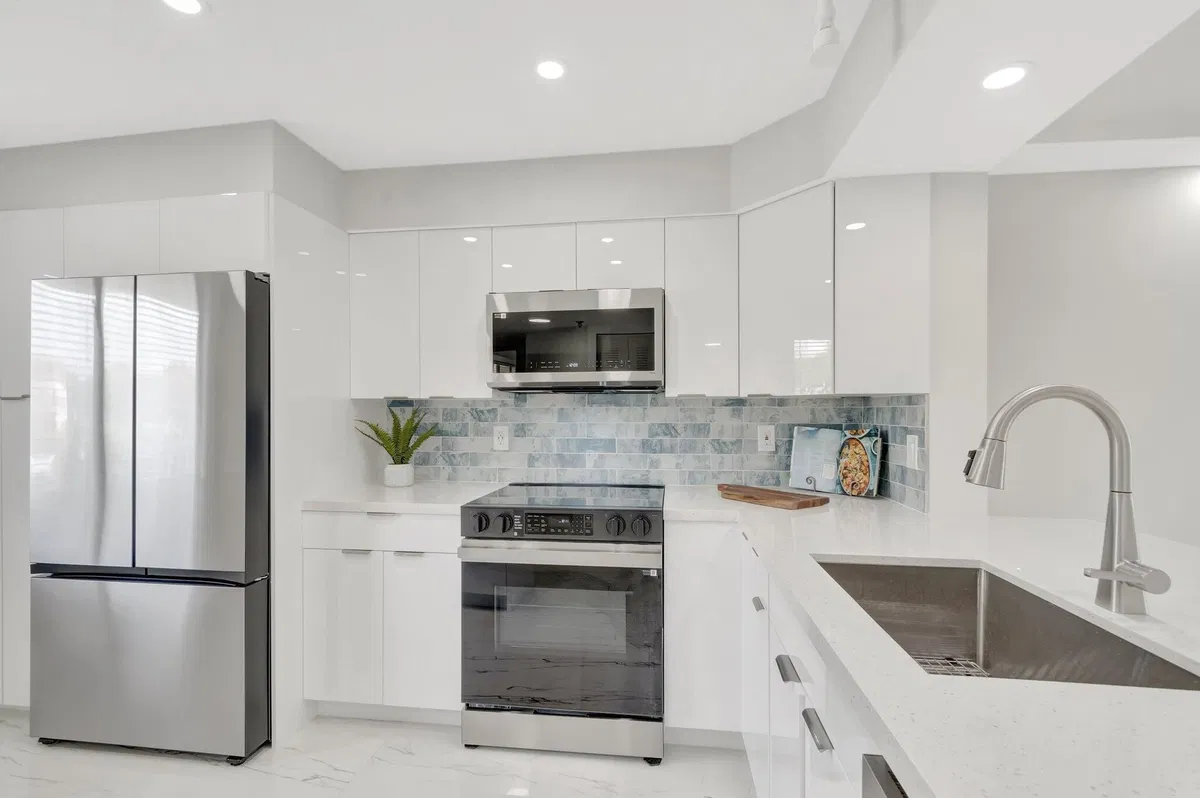 Unit 202 photo 7