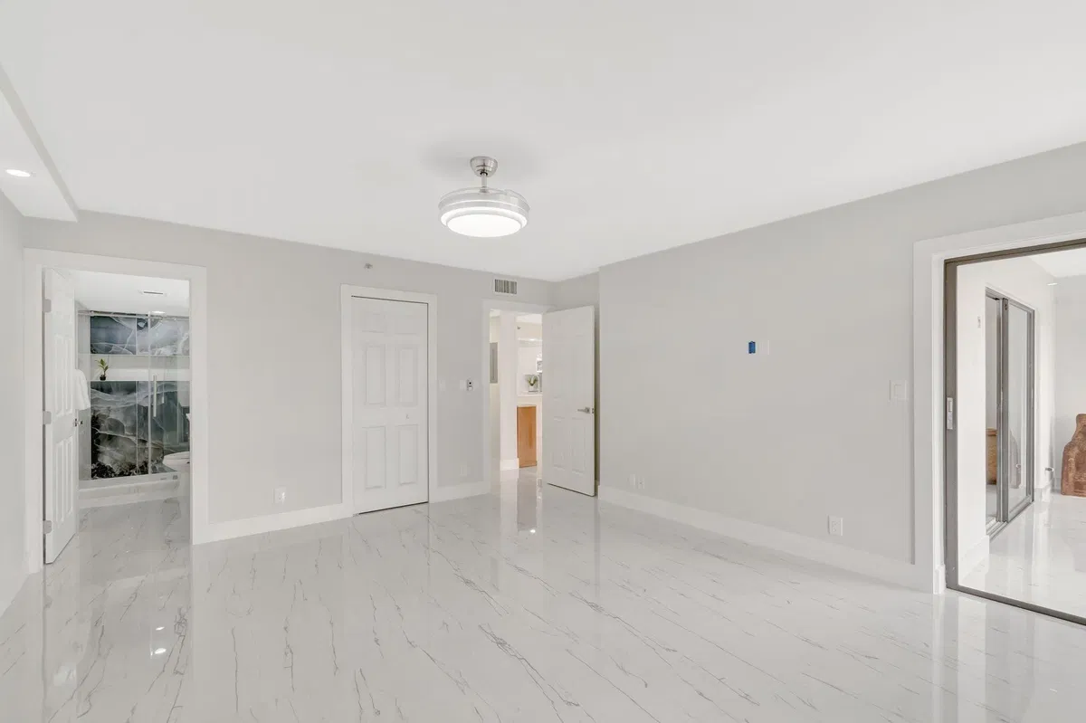 Unit 202 photo 22