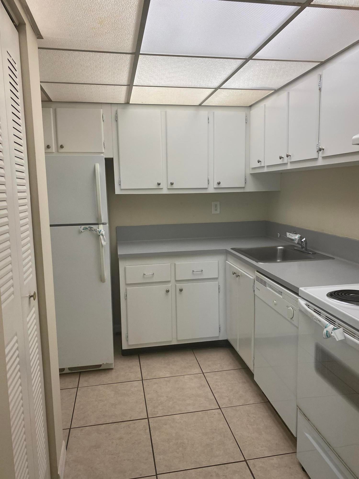 Unit 211 photo 4