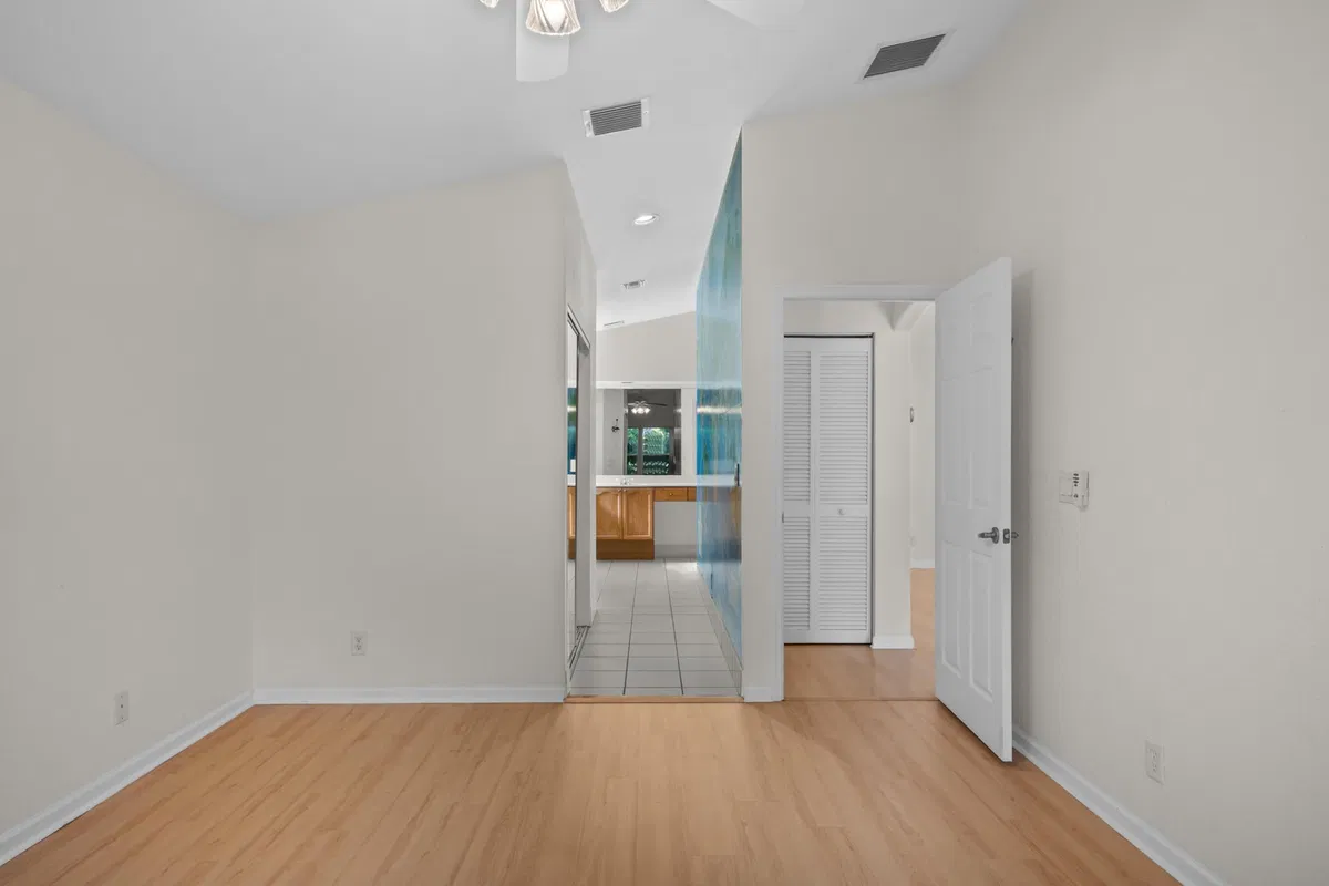 Residence photo 19