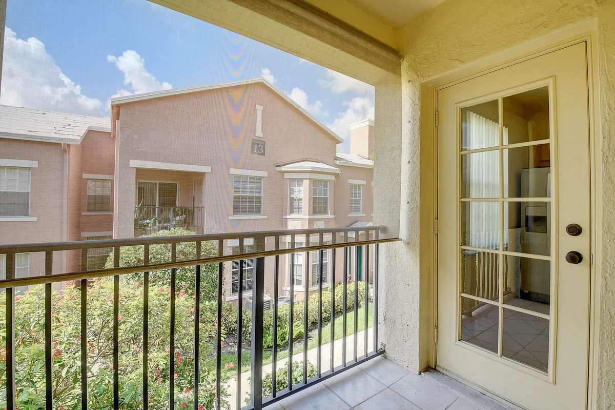  Residence photo 19