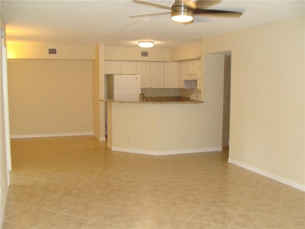 Unit 104W photo 7