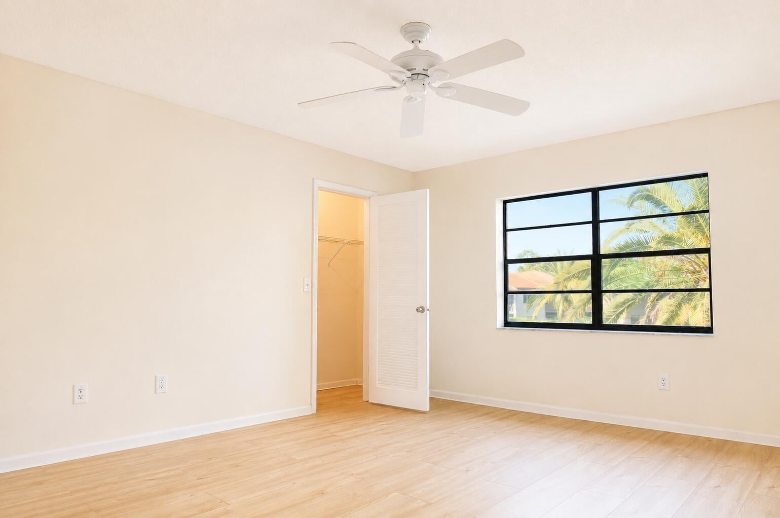 Unit 17B photo 7