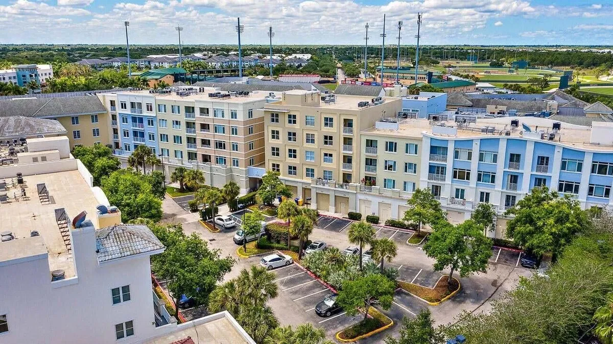 Town Center Jupiter Unit 425 photo 13
