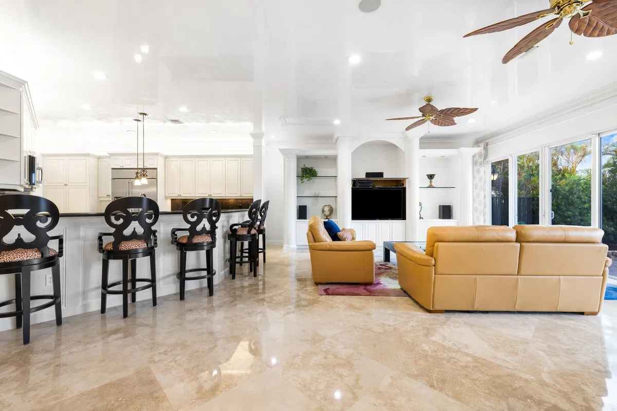 Residence photo 16