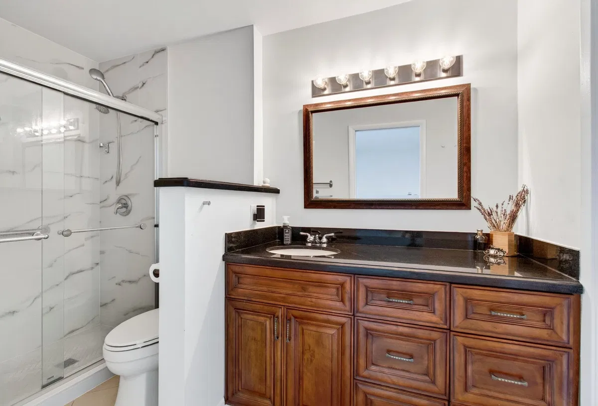 Unit 504 photo 16