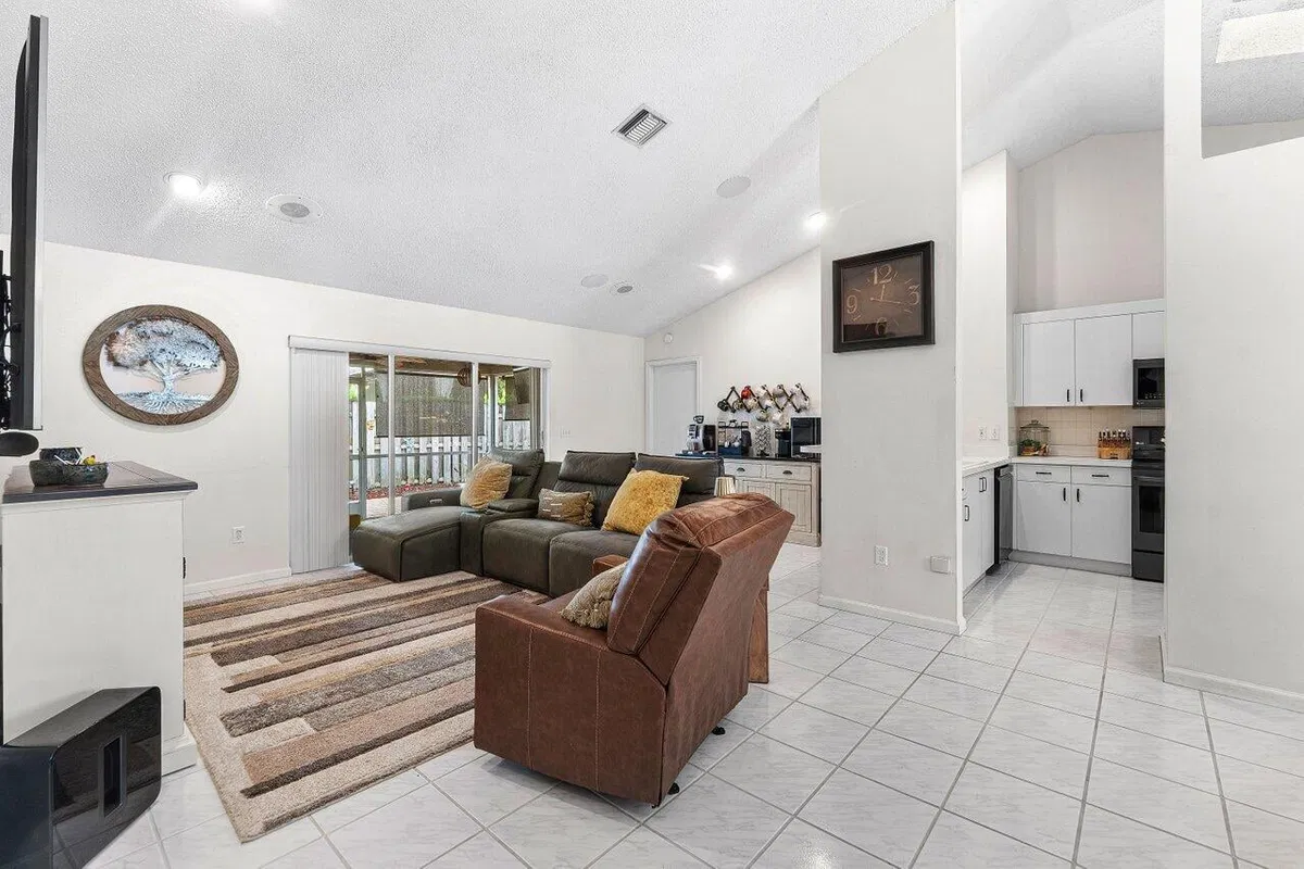  Residence photo 34