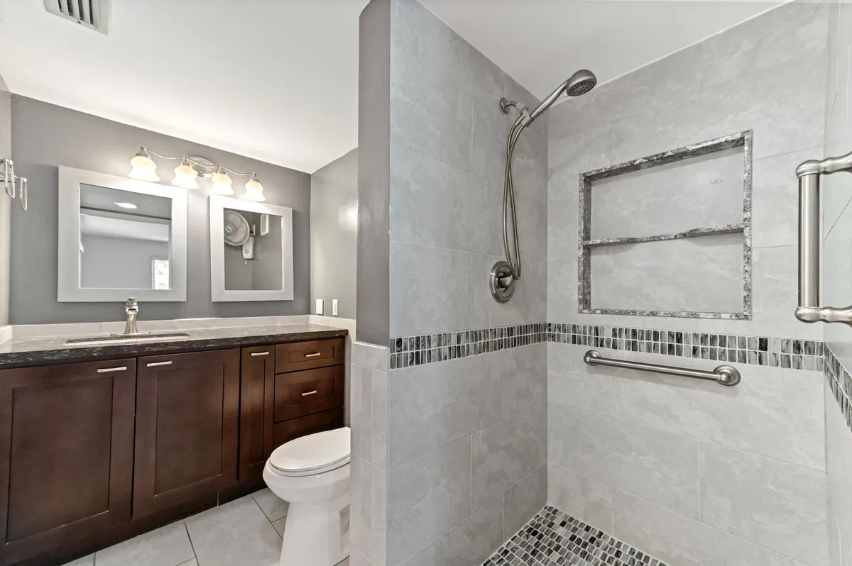 Unit 107 photo 7