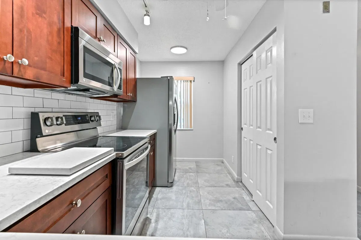Unit 107 photo 10