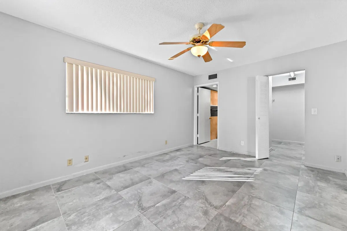 Unit 107 photo 19