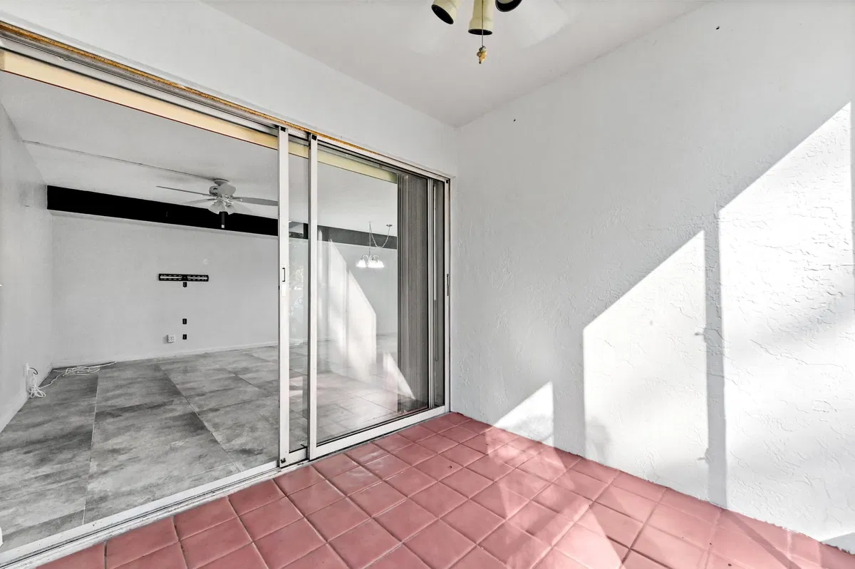 Unit 107 photo 22