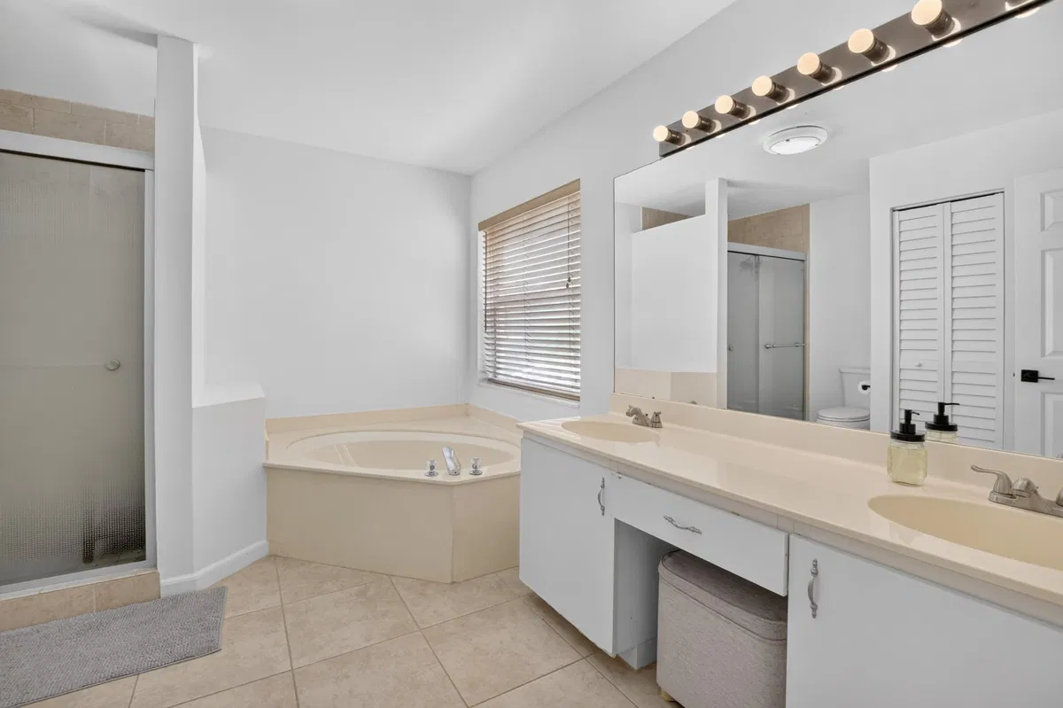 Residence photo 22