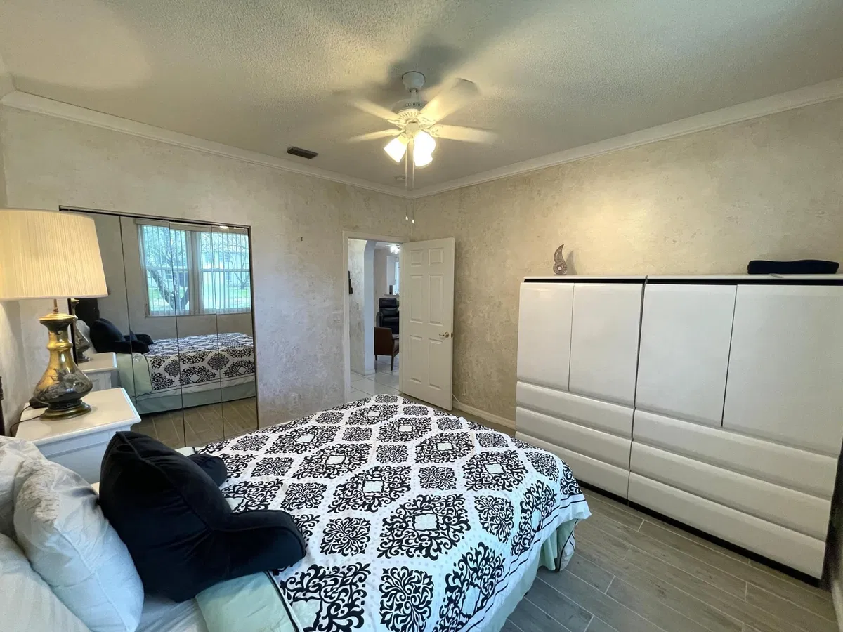 Unit 2 photo 19