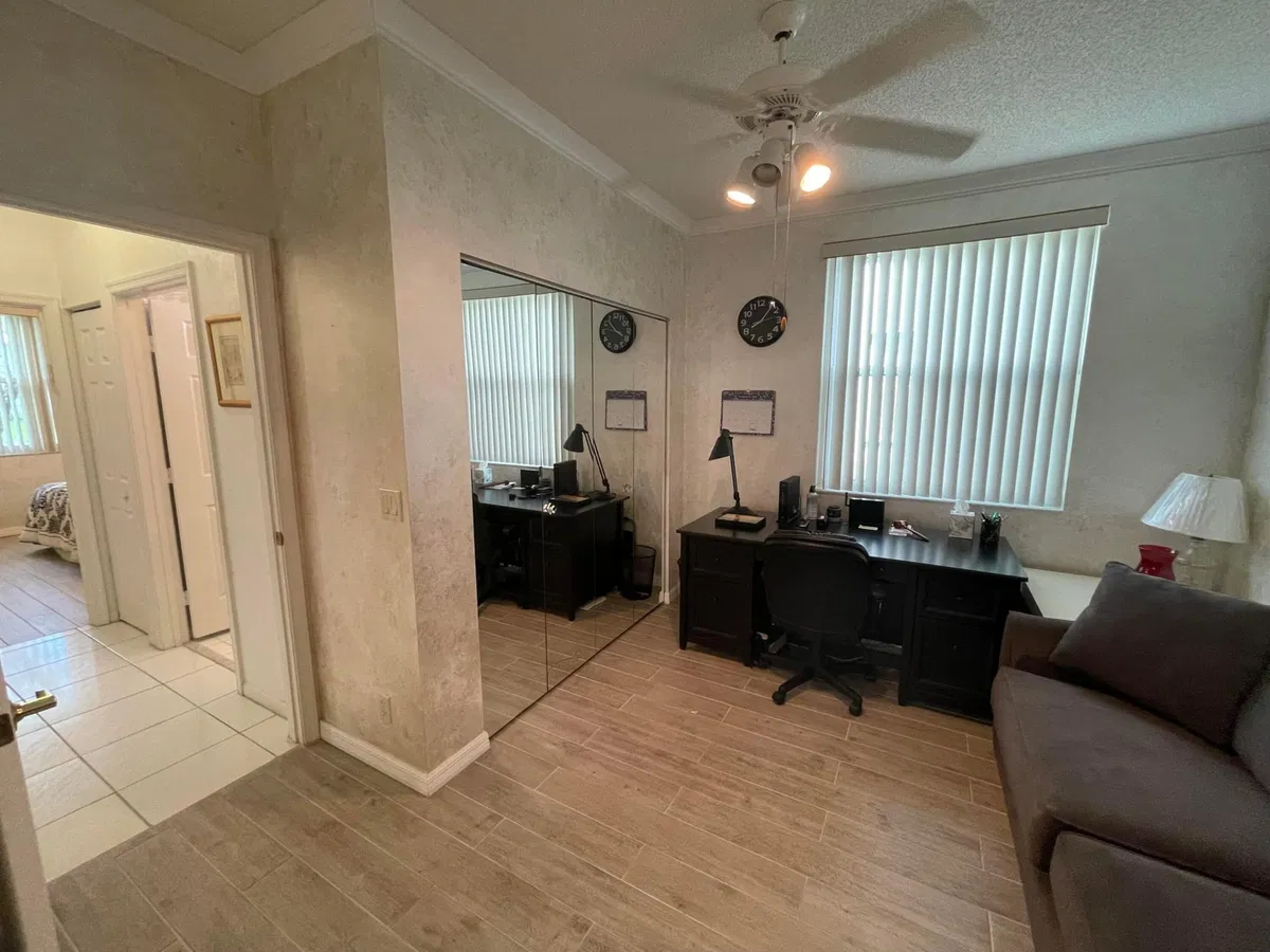 Unit 2 photo 22