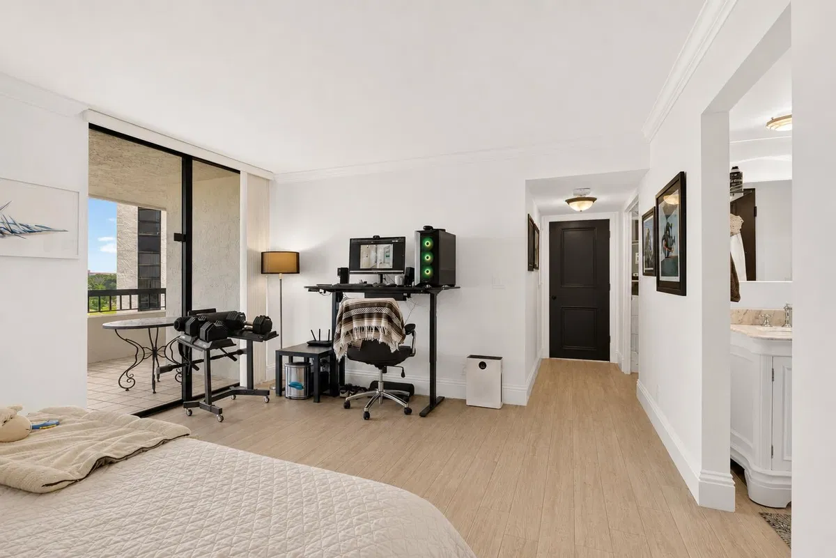  Unit 501 photo 13