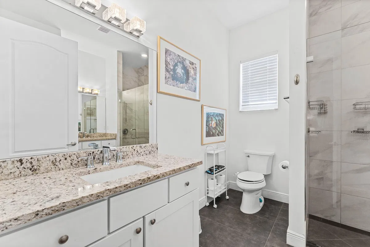 Residence photo 16