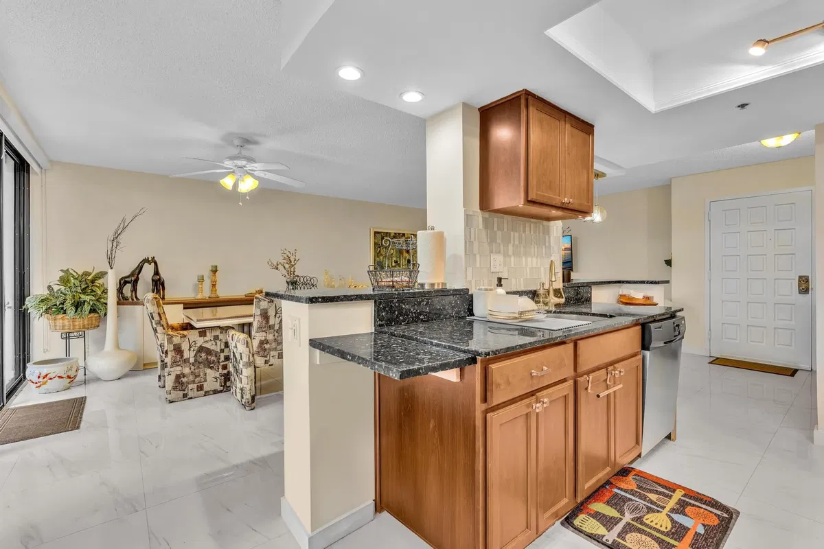 Unit Apt 106 photo 13