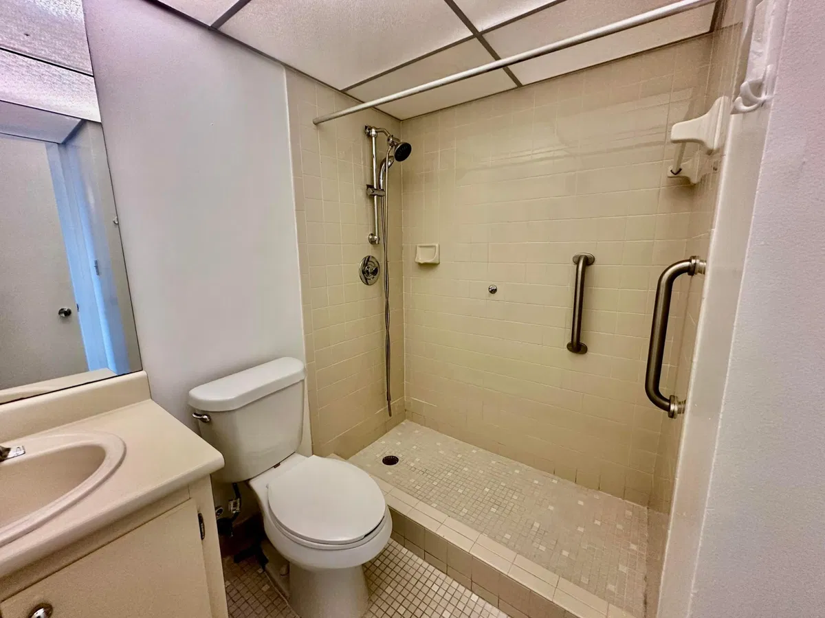Unit 101 photo 31