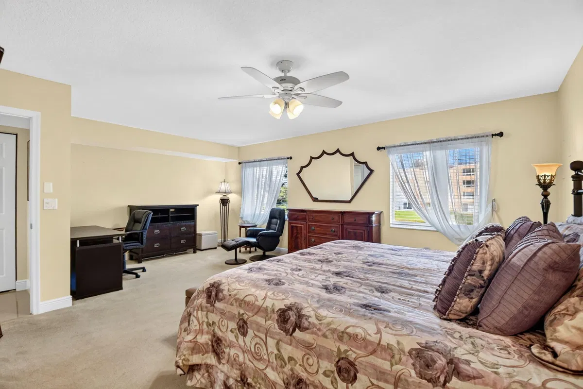 Unit 205 photo 13