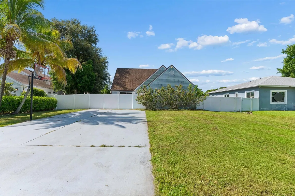 Residence photo 4