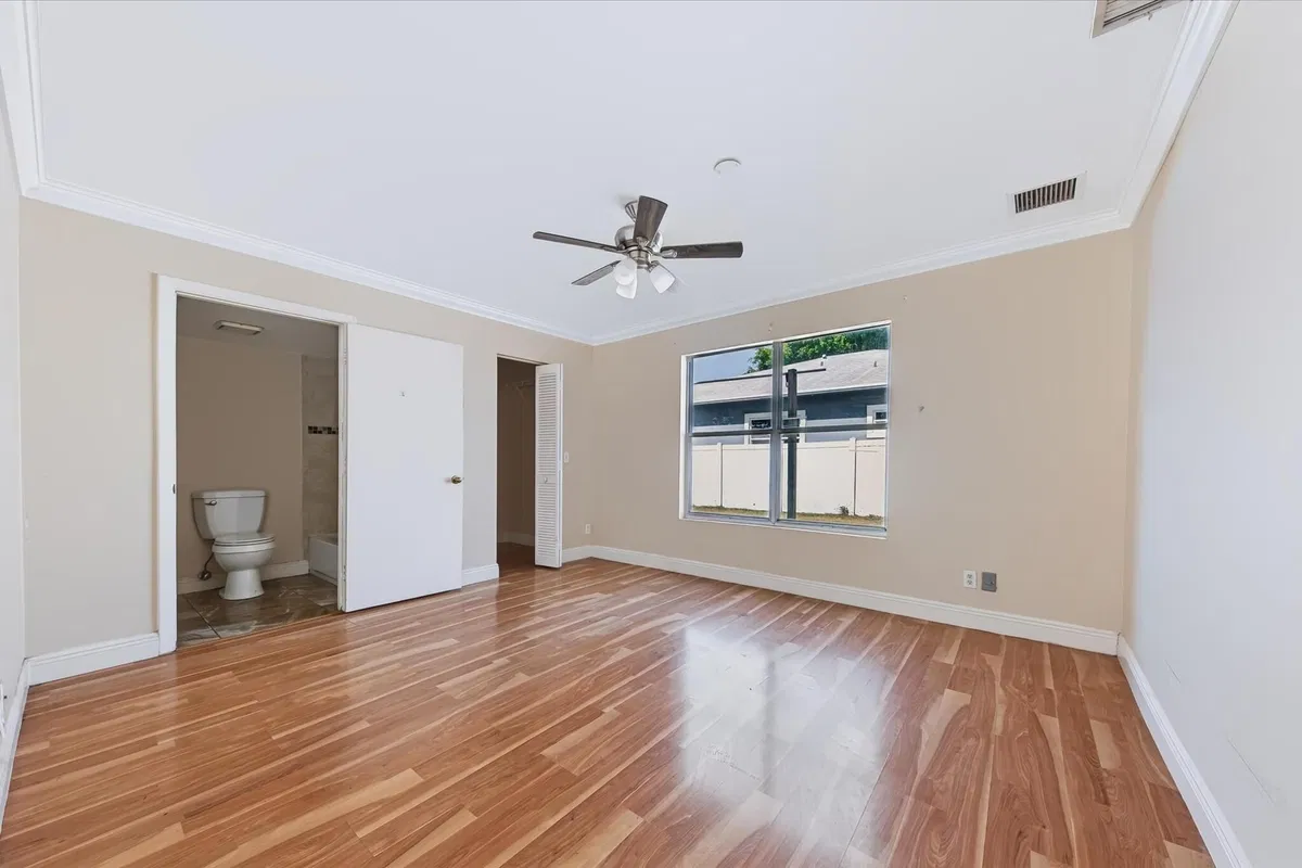 Residence photo 16