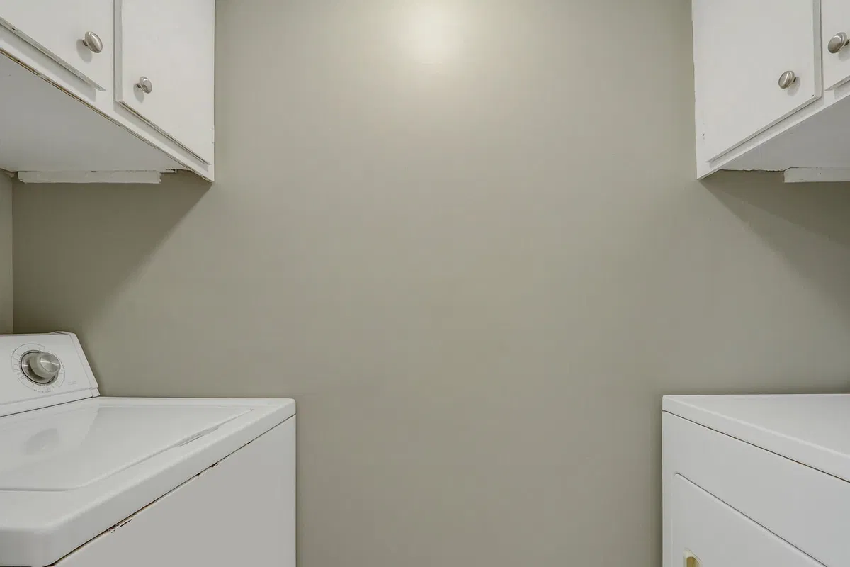 Unit B photo 19