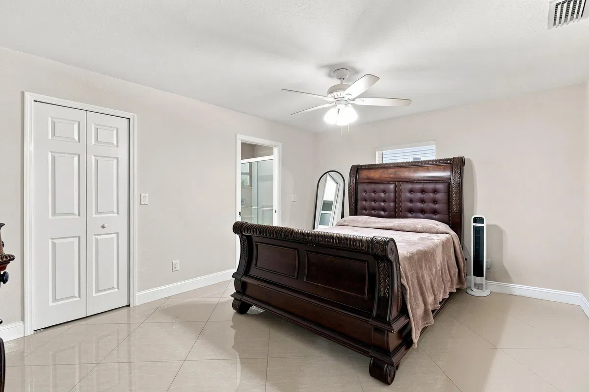 Residence photo 19
