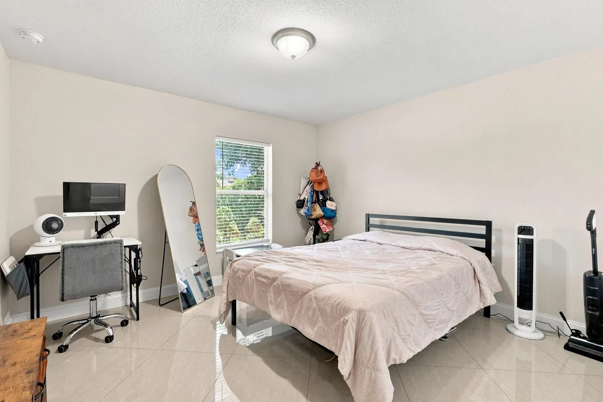 Residence photo 25