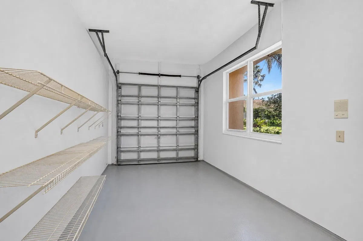 Residence photo 94