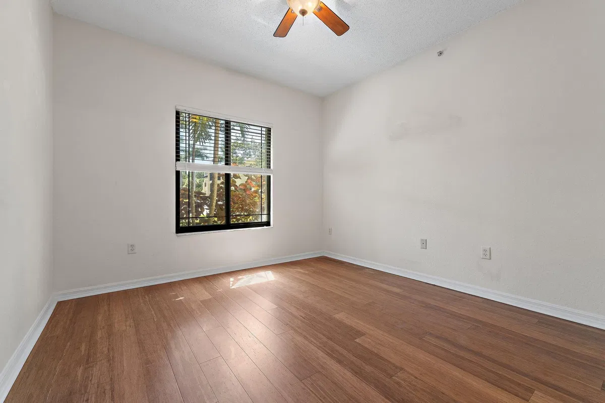 Unit 106 photo 31
