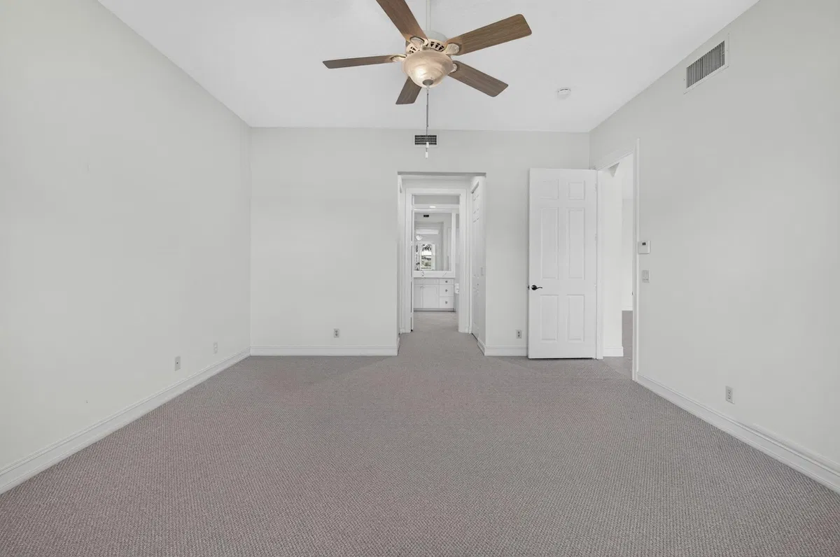 Residence photo 25